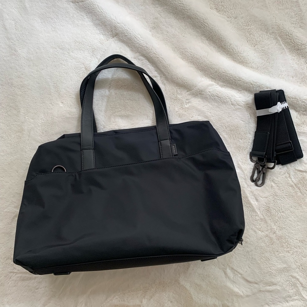 Away Medium Everywhere bag in black New